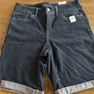 NWT Time & Tru Mid-Rise Bermuda Denim Shorts Dark Wash Size 10